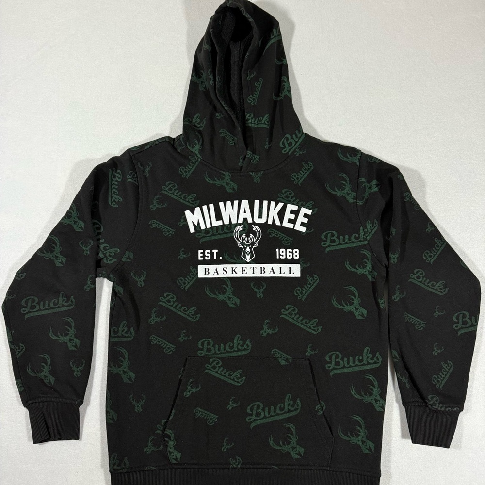 NBA Milwaukee Bucks Black and Green Logo Hooded Sweatshirt Youth cL 18/20